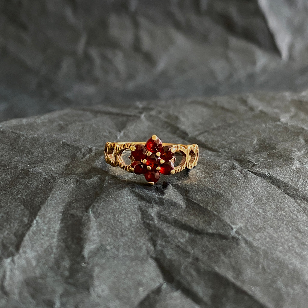 Vintage 9ct Gold Garnet Flower Ring