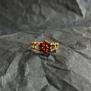 Vintage 9ct Gold Garnet Flower Ring