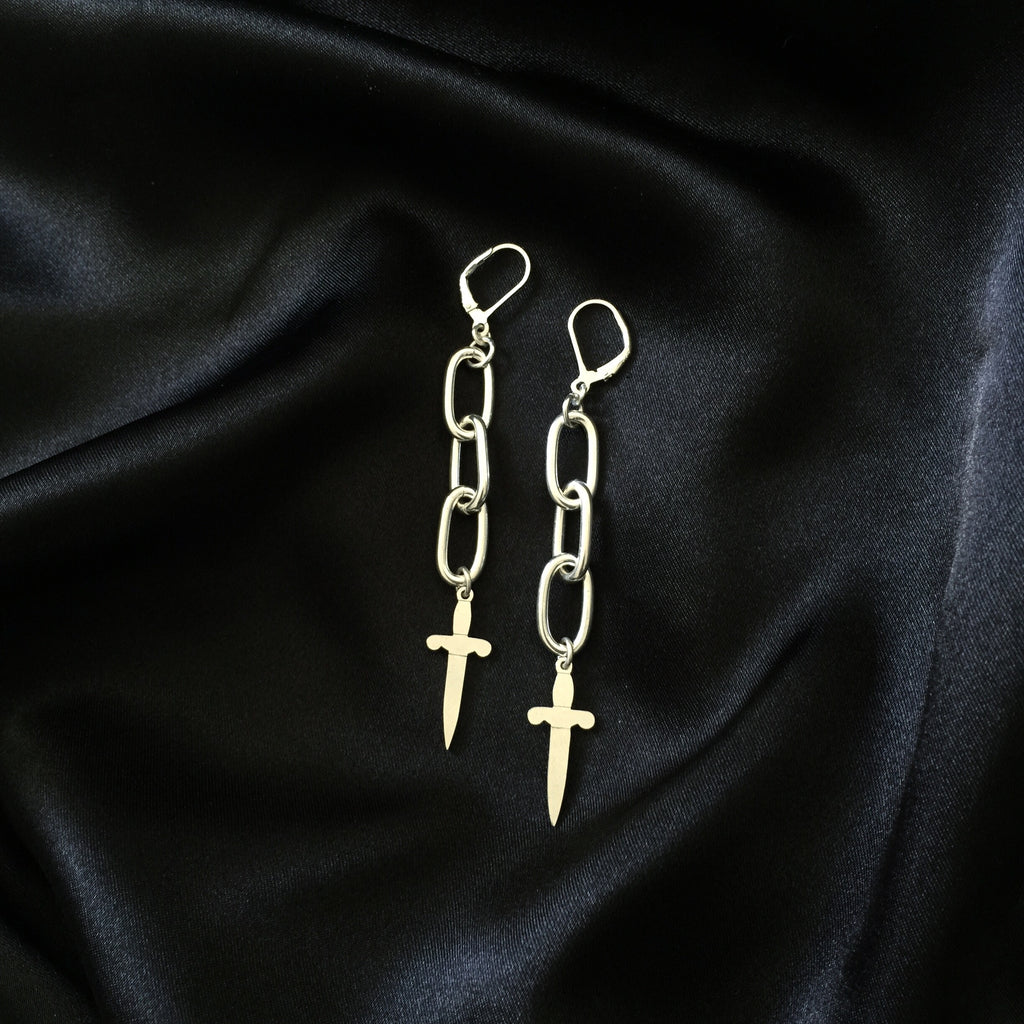 Chain Link Earrings.