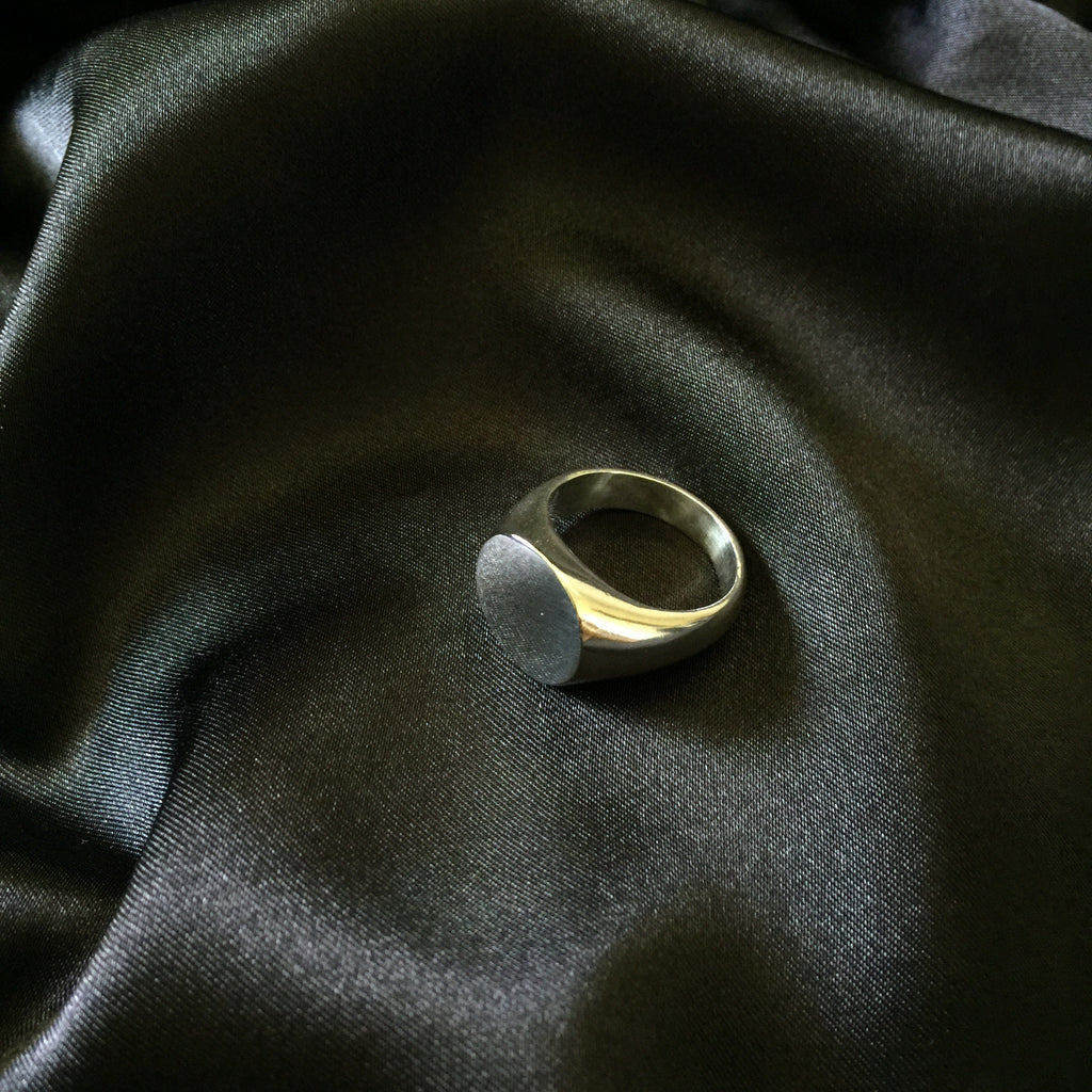 Round Signet Ring.